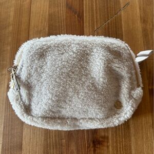 LULULEMON Everywhere Belt Bag 2L Fleece